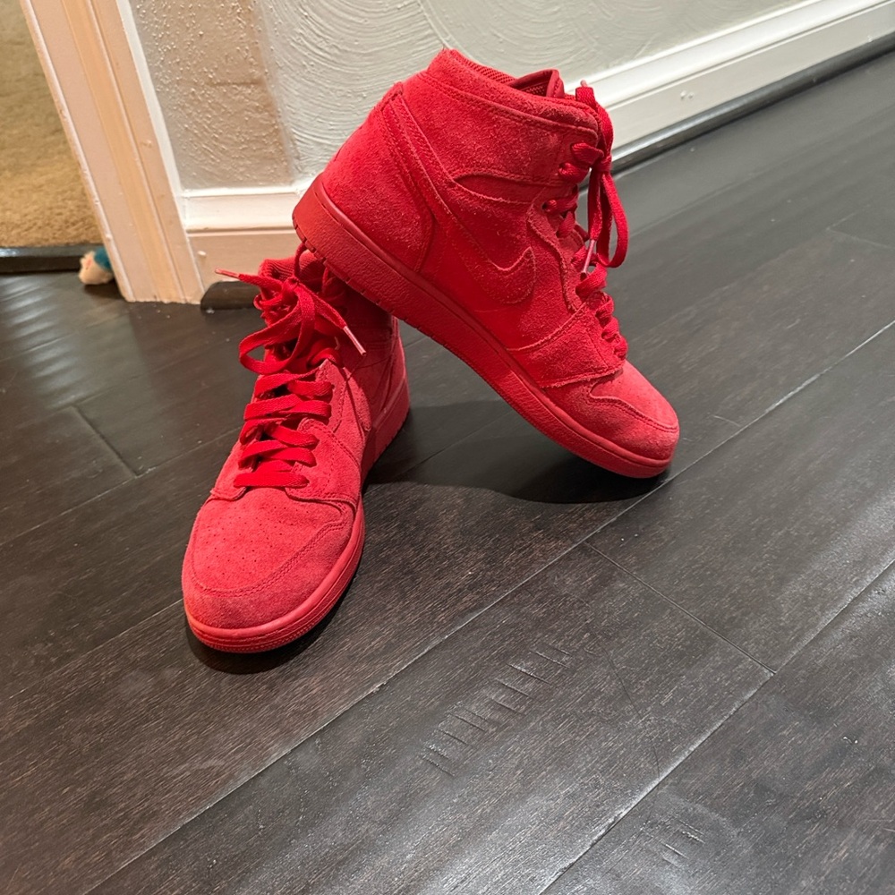 Jordan 1 Retro High BP 'Gym Red' used look and smell great 7.y woman’s 8/35”